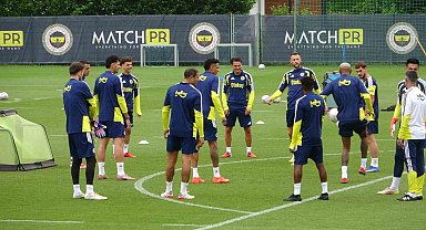 Fenerbahçe, Avusturya'da günü çift antrenmanla tamamladı
