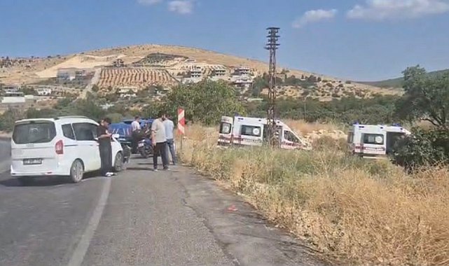 Gaziantep'te hafif ticari araç ile otomobil çarpıştı: 3 yaralı