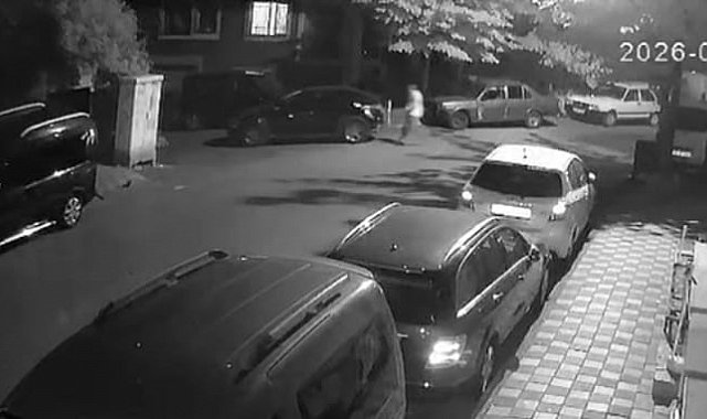 Gaziosmanpaşa'da kayan otomobil doğal gaz kutusuna çarptı, tüm bina tahliye edildi