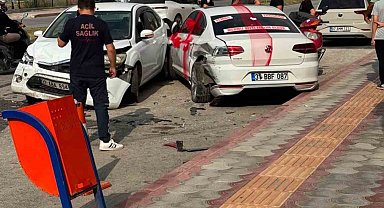 Gelin arabası otomobille çarpıştı: 1 yaralı