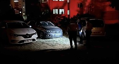 Geri manevra yaparak kaçan aracın çarptığı bekçi yaralandı
