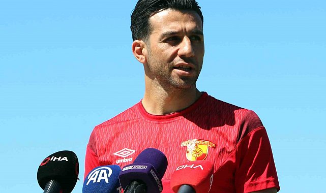 Göztepe'de İsmail Köybaşı futbolu bıraktı