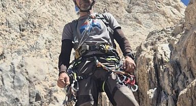 Hakkari'de kaybolan dağcının cansız bedenine ulaşıldı