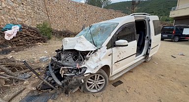 Hakkari'de trafik kazası: 3 yaralı