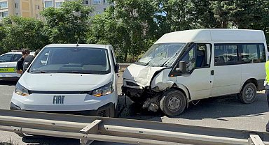 Hamile eşini hastaneye götürürken kaza yapan araca çarptı: 3 yaralı