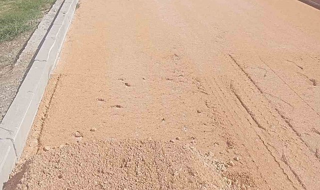 Hamitler Kent Mezarlığı'ndaki ara yollara soğuk asfalt atılıyor