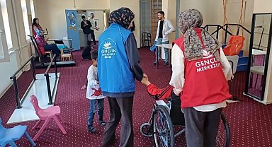 Hamur Gençlik Merkezi'nden özel öğrencilere anlamlı ziyaret
