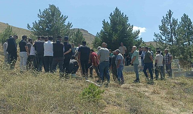 Hayatını kaybeden doğa fotoğrafçısı, memleketi Sivas'ta son yolculuğuna uğurlandı