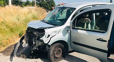 İki otomobilin çarpıştığı kazada 4 kişi yaralandı