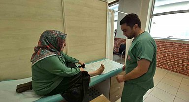 İlk ayakkabısını 51 yaşında giyebildi