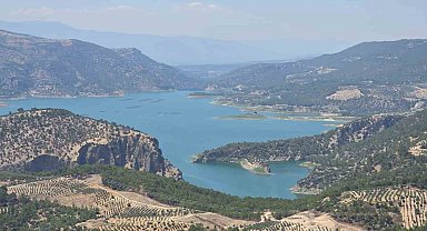 İnceğiz Kanyonu doğal güzelliği ile ziyaretçilerini büyülüyor
