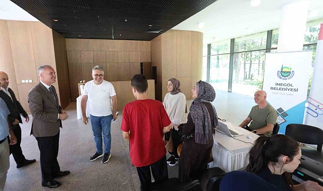 İnegöl Belediyesi tercih sürecinde de öğrencilerin yanında