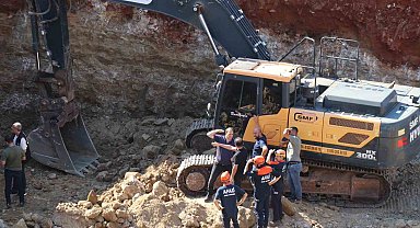 İnşaat kazısında göçük altında kalan kepçe operatörü hayatını kaybetti