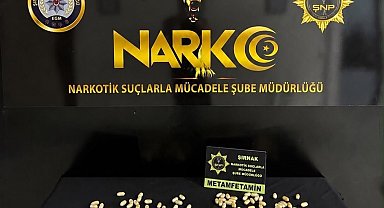 İranlı iki kişi 151 parça halinde yuttukları 939,26 gram metamfetaminle yakalandı