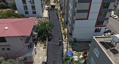 İskenderun Belediyesi, bir haftada 4 bin 768 ton sıcak asfalt serimi gerçekleştirdi