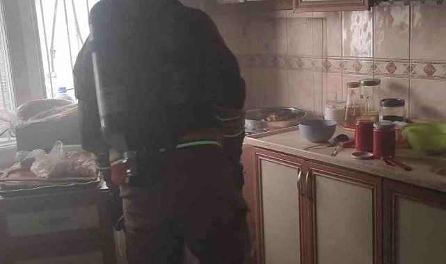 İskenderun'da ocakta unutulan yemek yangına neden oldu