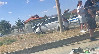 Isparta'da iki otomobil çarpıştı: 1 yaralı