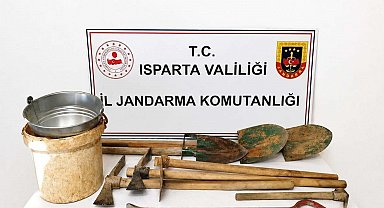 Isparta'da jandarmadan kaçak kazı operasyonu