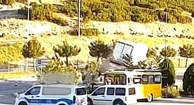 Isparta'da kontrolden çıkan tır devrildi