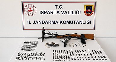 Isparta'da tarihi eser kaçakçılığı operasyonu: 421 sikke ele geçirildi