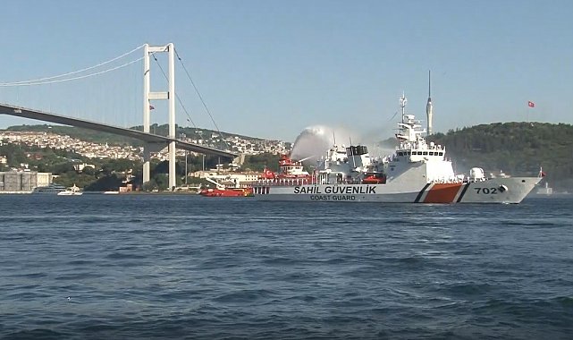İstanbul Boğazı'nda 15 Temmuz şehitleri için tekne korteji oluşturuldu
