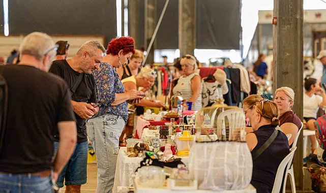 İzmir'de ikinci el pazarlarına yoğun ilgi