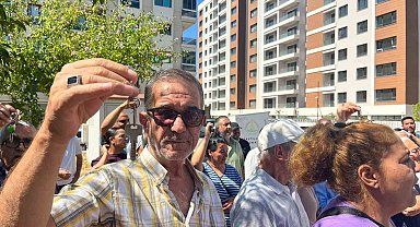 İzmir'de kentsel dönüşüm mağdurlarından 'anahtarlı' eylem
