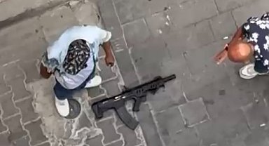 İzmir'de sokak ortasında tüfekle dehşet saçan şehir magandaları kıskıvrak yakalandı