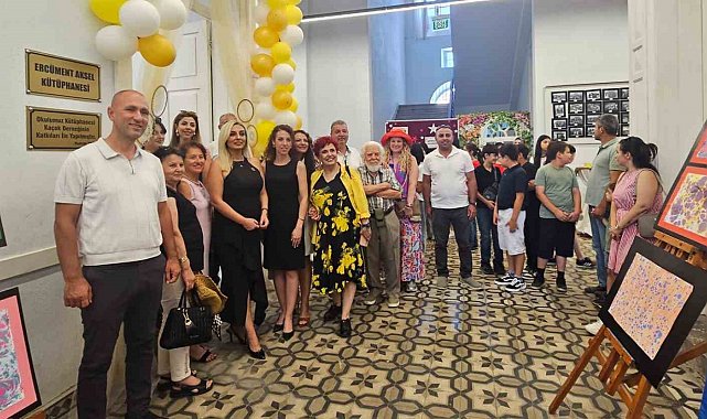 İzmir'in tarihi okuluna hayırsever ve gönüllü desteğiyle modern kütüphane