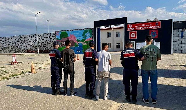 Jandarma çeşitli suçlardan aranan 34 kişiyi yakaladı