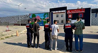 Jandarma çeşitli suçlardan aranan 34 kişiyi yakaladı