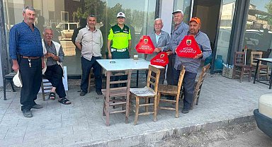 Jandarmadan güvenli tarım eğitimi ve reflektör dağıtımı