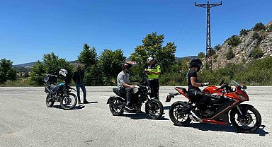Jandarmadan motosiklet sürücülerine hayati uyarılar