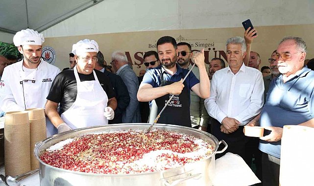 Kağıthane'de 50 bin kişiye aşure dağıtıldı