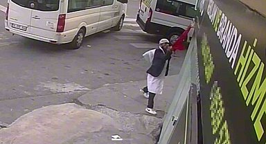 Kağıthane'de Türk bayrağını yere attı: 11 suç kaydı bulunan şüpheli yakalandı