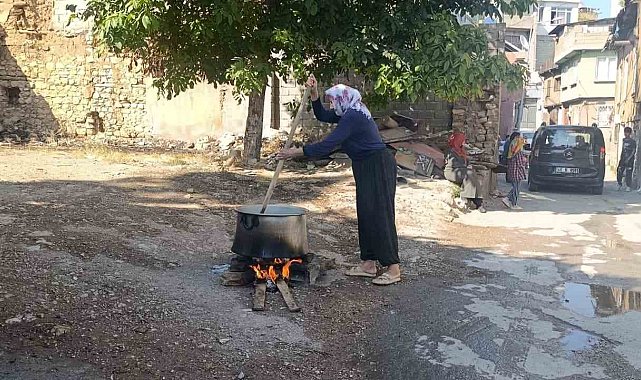 Kahramanmaraş'ta mahalle sakinleri Muharrem ayında kazan başında buluştu