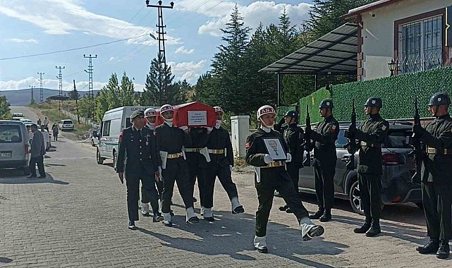Kalp krizi sonucu hayatını kaybeden emekli asker, son yolculuğuna uğurlandı