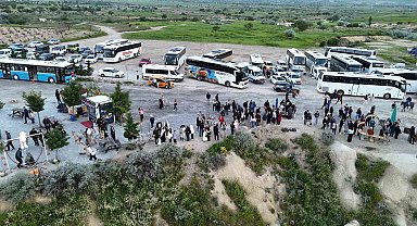 Kapadokya'da sıcak hava balonları olumsuz hava şartları nedeniyle havalanamadı