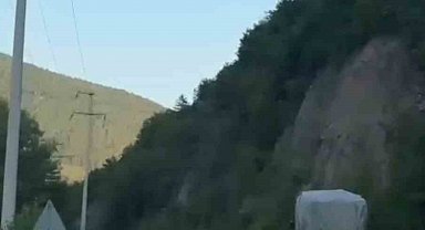 Karabük-Yenice kara yolunda tehlikeli sollamalar kamerada