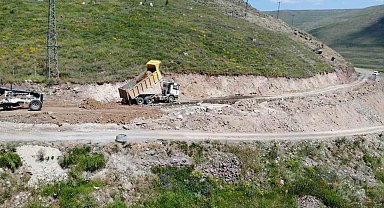 Karacaören grup köy yolunda genişletme çalışmaları sürüyor