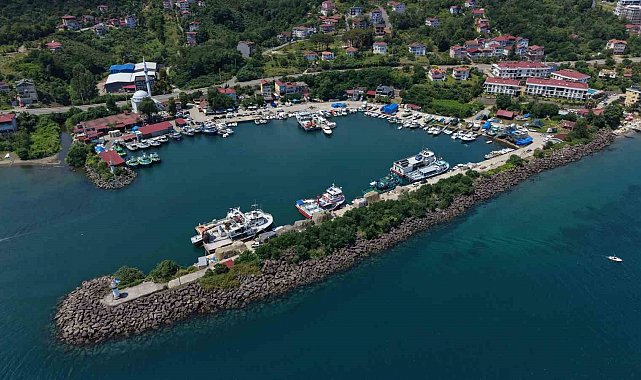 Karadenizli balıkçılar sezon için ağ bakımlarını sürdürüyor