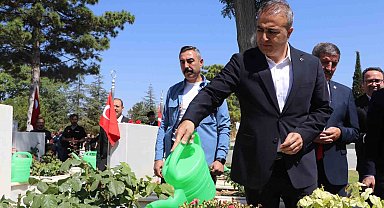 Karaman'da 15 Temmuz'da şehitlikler ziyaret edildi