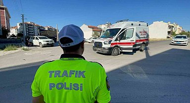 Karaman'da ambulansın karıştığı kaza ucuz atlatıldı