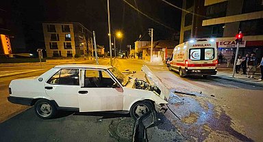Karaman'da iki otomobilin çarpıştığı kaza ucuz atlatıldı