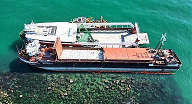 Karasu'da karaya oturan gemiyi kurtarma çalışmalarına başlandı