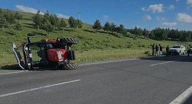 Karayolunda Traktör devrildi, sürücü hafif yaralandı