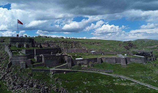 Kars Kalesi UNESCO Dünya Miras Listesi'ne alınmayı bekliyor