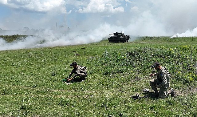 Kars'ta Mehmetçikten güç gösterisi: 14'üncü Mekanize Piyade Tugayı'ndan nefes kesen tatbikat