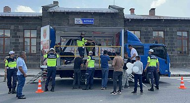 Kars'ta takla simülasyonu gerçeği aratmadı: Emniyet kemeri hayat kurtarır
