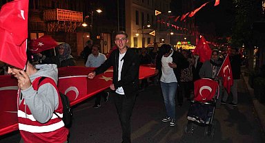Karslılar 15 Temmuz'da tek yürek oldu: Binlerce vatandaş meydanları doldurdu, birlik ve beraberlik mesajı verildi